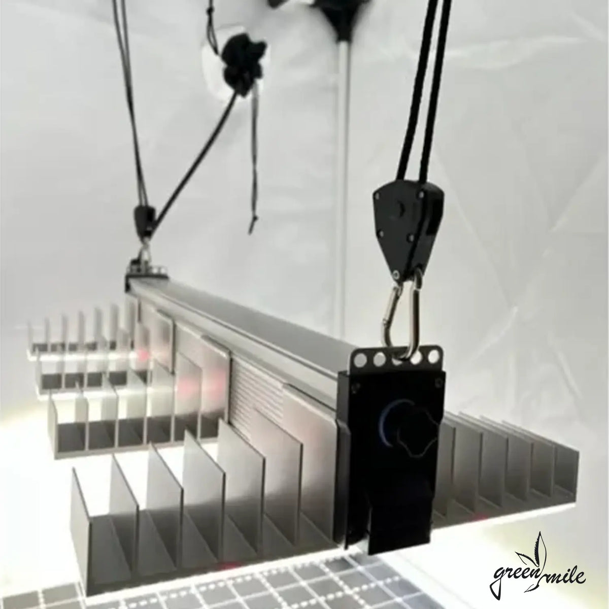 Black Leaf, Aufhängesystem mit Metallhaken, Produkt